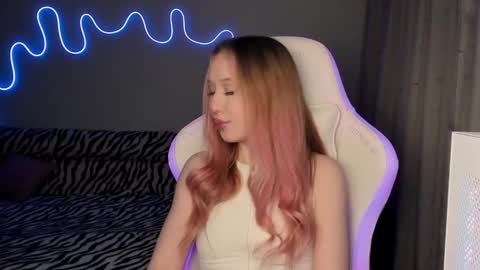 Mina online show from 02-20-25, 02:46