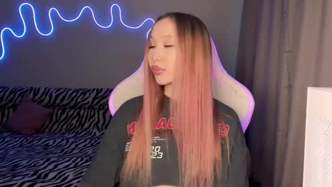 Mina online show from 02-22-25, 01:57