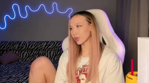 Mina online show from 03-02-25, 06:08