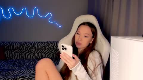 Mina online show from 11-14-25, 01:21