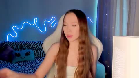 Snapshot of neyrmina chatting on 01-06-26, 09:24 Mina online show from 01-06-26, 09:24