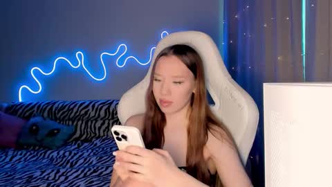 Snapshot of neyrmina chatting on 01-08-26, 10:06 Mina online show from 01-08-26, 10:06