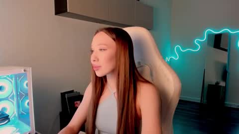 Snapshot of neyrmina chatting on 02-24-26, 07:39 Mina online show from 02-24-26, 07:39