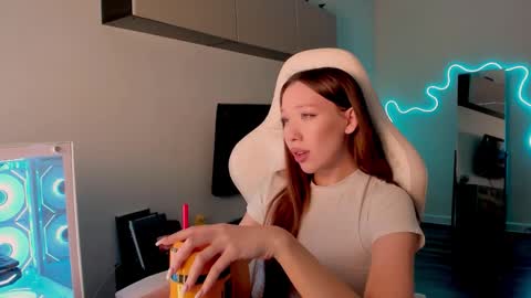 Snapshot of neyrmina chatting on 03-04-26, 07:25 Mina online show from 03-04-26, 07:25