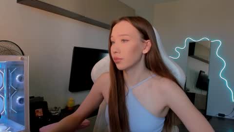 Snapshot of neyrmina chatting on 05-18-26, 07:14 Mina online show from 05-18-26, 07:14