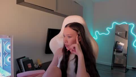 Snapshot of neyrmina chatting on 06-16-26, 10:51 Mina online show from 06-16-26, 10:51
