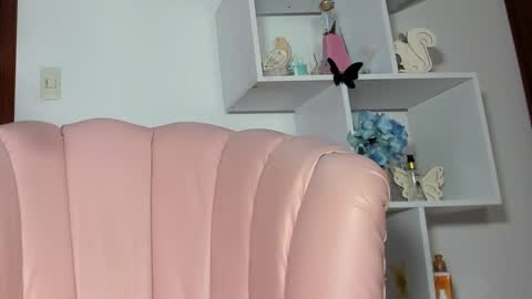 Snapshot of nezo_ chatting on 02-13-25, 10:54 Angie Instagram angie julianac add me online show from 02-13-25, 10:54