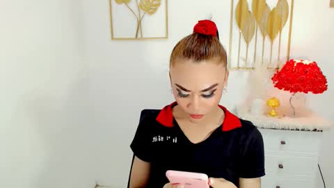 Snapshot of nhicolehollywood chatting on 02-12-25, 07:34 hottie nicole online show from 02-12-25, 07:34