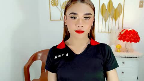 Snapshot of nhicolehollywood chatting on 02-21-25, 04:29 hottie nicole online show from 02-21-25, 04:29