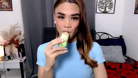 Snapshot of nhicolehollywood chatting on 03-09-25, 06:06 hottie nicole online show from 03-09-25, 06:06