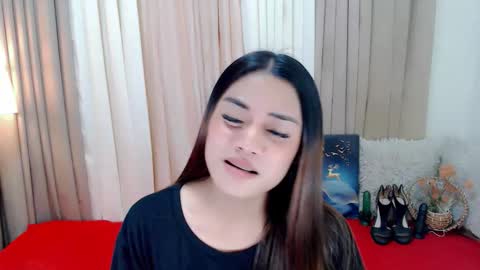 Snapshot of nhicolehollywood chatting on 12-15-25, 12:15 hottie nicole online show from 12-15-25, 12:15