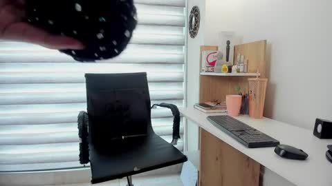 laura  online show from 01-08-25, 05:59