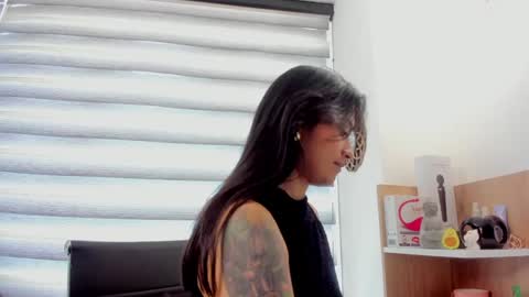 laura  online show from 01-21-25, 07:50