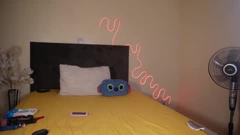 kikiNiaAria online show from 12-20-24, 11:10