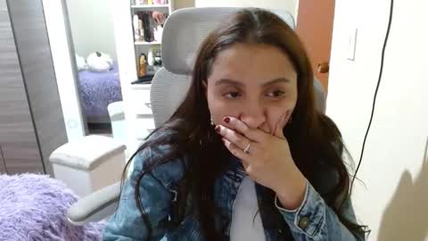 Snapshot of nia_cop chatting on 11-19-25, 04:34 Dani online show from 11-19-25, 04:34