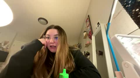 Snapshot of niaelsien chatting on 12-03-25, 06:10 Nia online show from 12-03-25, 06:10