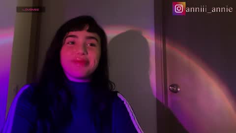 Snapshot of niahhierodula chatting on 06-11-26, 12:32 niah online show from 06-11-26, 12:32