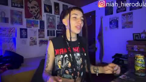 Snapshot of niahhierodula chatting on 07-08-26, 01:54 niah online show from 07-08-26, 01:54