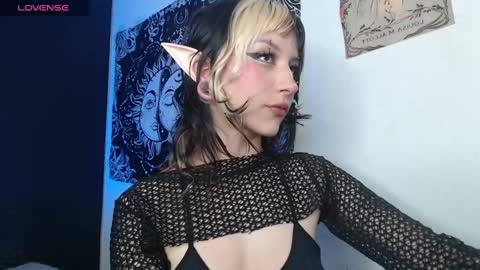 Snapshot of niakat_ chatting on 10-29-25, 05:42  niakat  online show from 10-29-25, 05:42