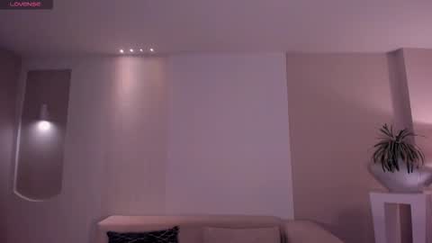 Call me Nia  online show from 12-22-25, 08:50