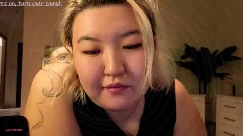 Kim online show from 11-23-25, 01:22