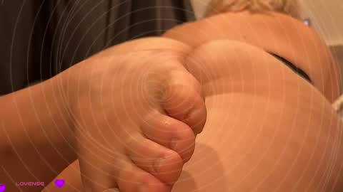 Snapshot of niatonoori chatting on 12-21-25, 02:57 Kim online show from 12-21-25, 02:57