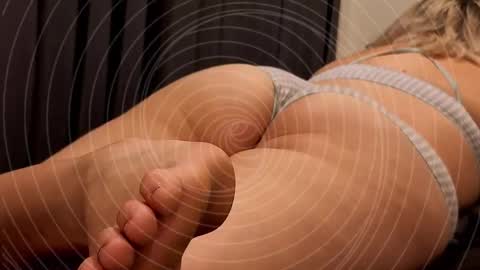 Snapshot of niatonoori chatting on 02-12-26, 05:52 Kim online show from 02-12-26, 05:52