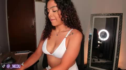 Snapshot of nicdu_xxx chatting on 10-26-25, 02:28 Nicol - New account  online show from 10-26-25, 02:28