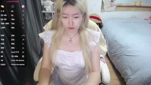 Snapshot of nice_belle chatting on 09-10-25, 07:41 Belle online show from 09-10-25, 07:41