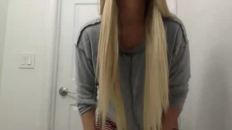 Snapshot of nicecolddrink2 chatting on 11-15-25, 10:34 Amber online show from 11-15-25, 10:34