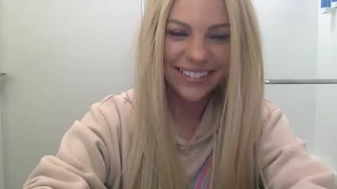 Snapshot of nicecolddrink2 chatting on 02-28-26, 03:18 Amber online show from 02-28-26, 03:18