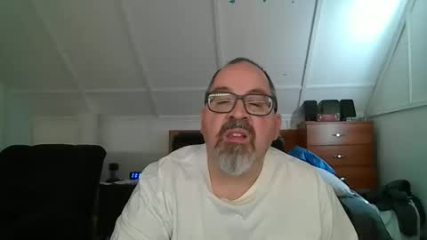 niceguy7208 online show from 11-09-25, 04:16