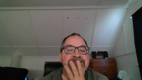 Snapshot of niceguy7208 chatting on 07-12-26, 04:31 niceguy7208 online show from 07-12-26, 04:31