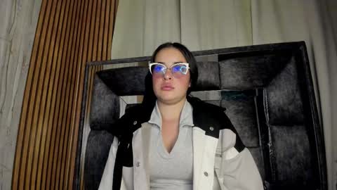 Luna online show from 11-24-25, 04:01