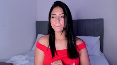 Snapshot of nicejuli19 chatting on 12-19-24, 05:18 Julieta online show from 12-19-24, 05:18