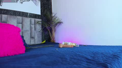 Nicolle  online show from 02-17-25, 03:09