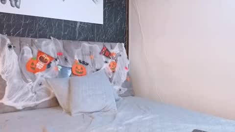 Nicolle  online show from 10-26-25, 12:00