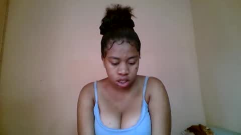Snapshot of nicelly01 chatting on 06-02-26, 06:37 nicelly01 online show from 06-02-26, 06:37