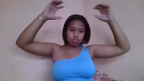 Snapshot of nicelly01 chatting on 06-10-26, 07:07 nicelly01 online show from 06-10-26, 07:07