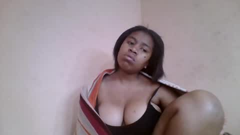 Snapshot of nicelly01 chatting on 06-25-26, 05:23 nicelly01 online show from 06-25-26, 05:23