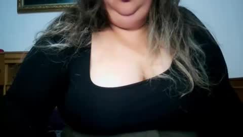 Snapshot of nicholle chatting on 12-21-25, 12:07 Nicholle online show from 12-21-25, 12:07