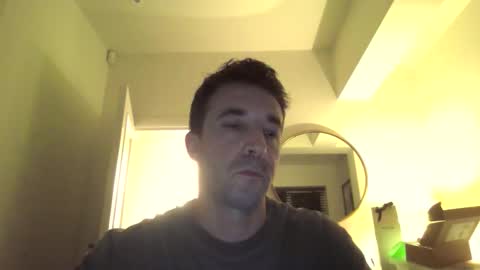 Snapshot of niciboi chatting on 04-12-26, 09:09 James online show from 04-12-26, 09:09
