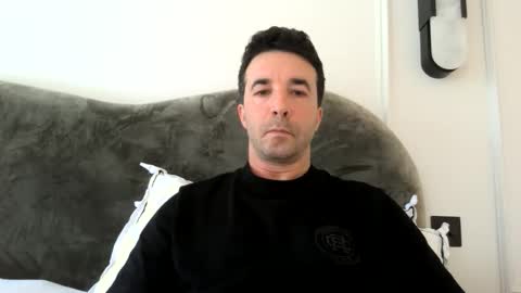 Snapshot of niciboi chatting on 05-11-26, 11:16 James online show from 05-11-26, 11:16