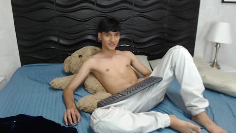 Snapshot of nick_damon chatting on 12-22-24, 01:01 Nick online show from 12-22-24, 01:01