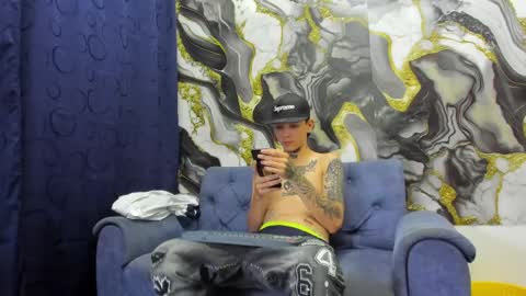 Snapshot of nick_straightboy chatting on 05-31-26, 05:04 Nick online show from 05-31-26, 05:04