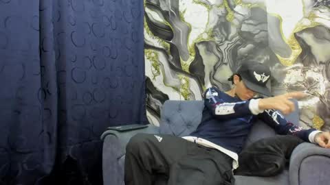 Snapshot of nick_straightboy chatting on 06-01-26, 04:03 Nick online show from 06-01-26, 04:03