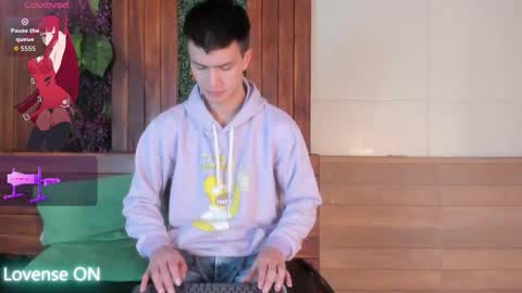 Snapshot of nick_torn chatting on 09-16-25, 12:17 Nick online show from 09-16-25, 12:17