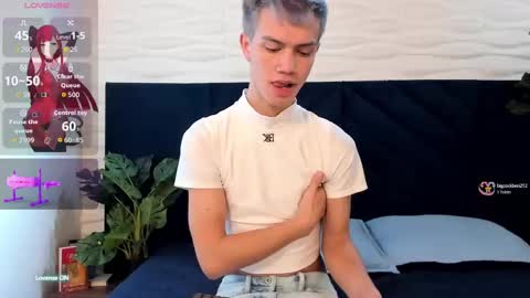 Snapshot of nick_torn chatting on 10-09-25, 12:03 Nick online show from 10-09-25, 12:03