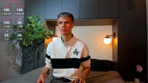 Snapshot of nick_torn chatting on 10-19-25, 12:06 Nick online show from 10-19-25, 12:06