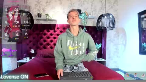 Snapshot of nick_torn chatting on 11-06-25, 12:28 Nick online show from 11-06-25, 12:28